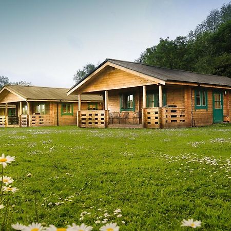Lake Pochard Holiday Lodges South Cerney Exterior photo