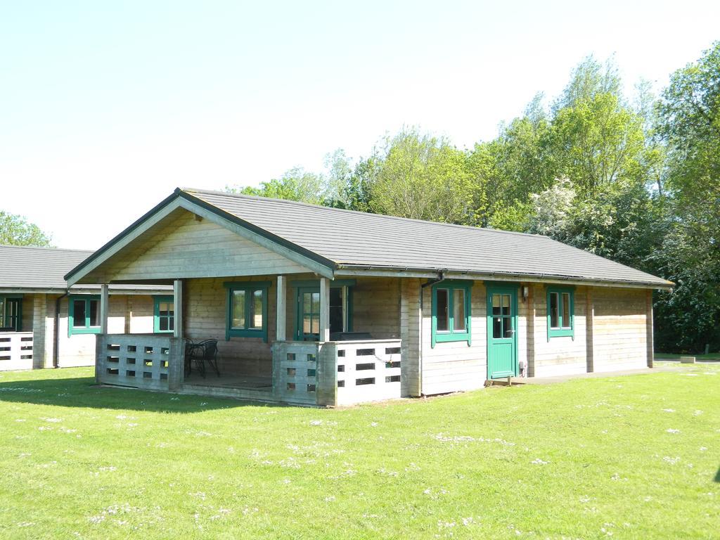 Lake Pochard Holiday Lodges South Cerney Room photo
