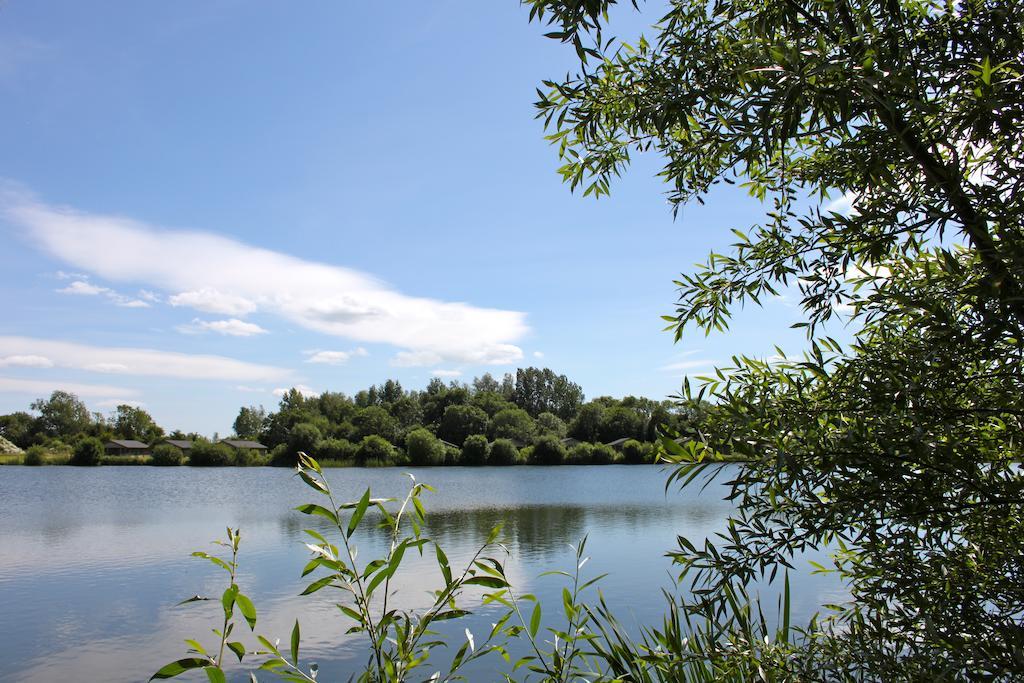 Lake Pochard Holiday Lodges South Cerney Room photo