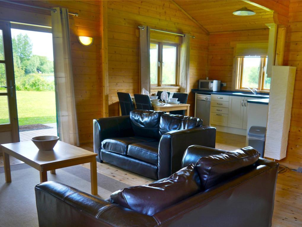 Lake Pochard Holiday Lodges South Cerney Room photo