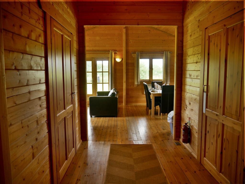 Lake Pochard Holiday Lodges South Cerney Room photo
